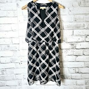 Banana Republic Chiffon Black and Grey Dress Zipper in the Front